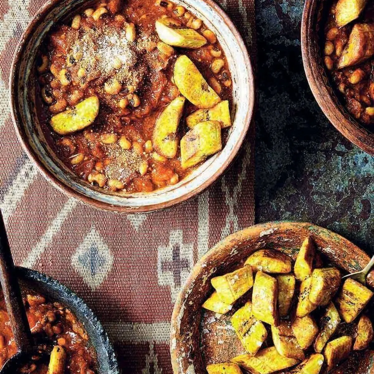 Red red stew (black-eyed bean stew in spiced tomato sauce)