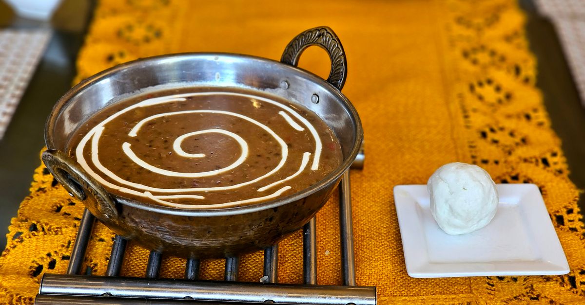 Creamy Dal Makhani with Garlic Naan