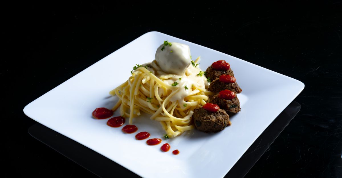 Turkey Meatball Pasta with Tomato Sauce