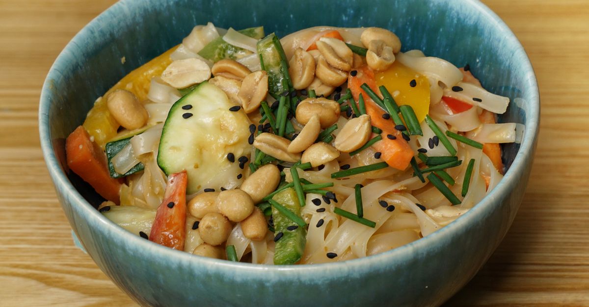Thai Peanut Noodle Salad with Tofu