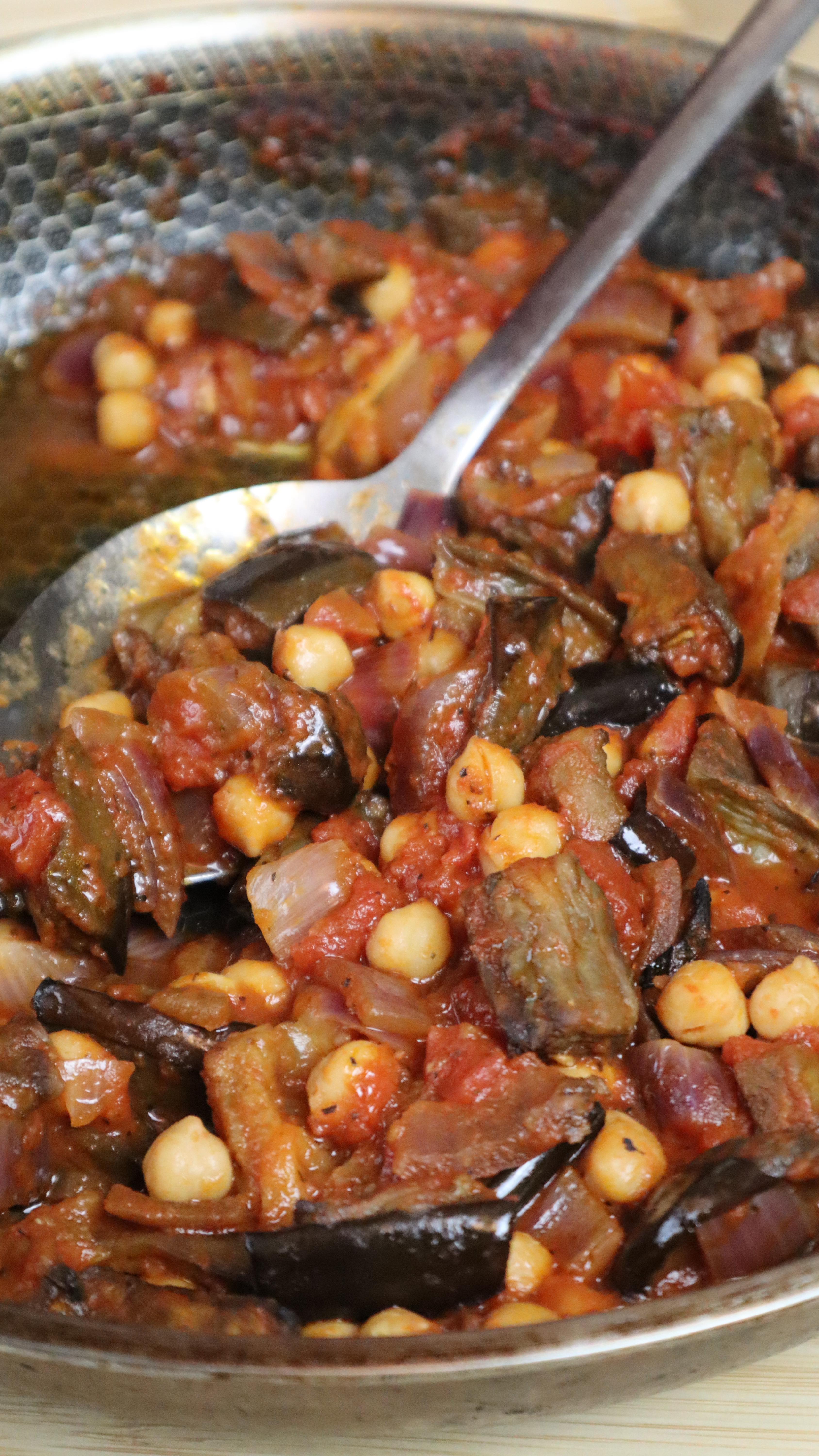 Lebanese moussaka (Maghmour) with eggplant