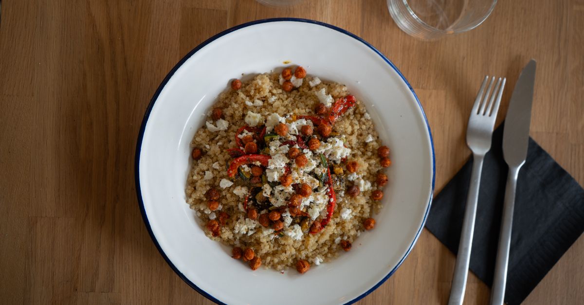Mediterranean Quinoa Bowl with Chickpeas and Feta