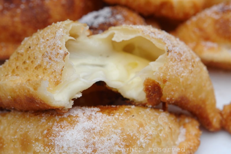 Fried cheese empanadas (Empanadas de viento)