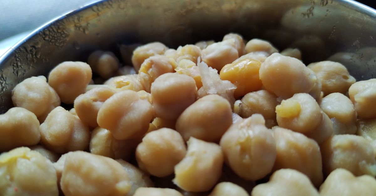 Lemony Chickpea & Roast Pepper Orzo Bowl