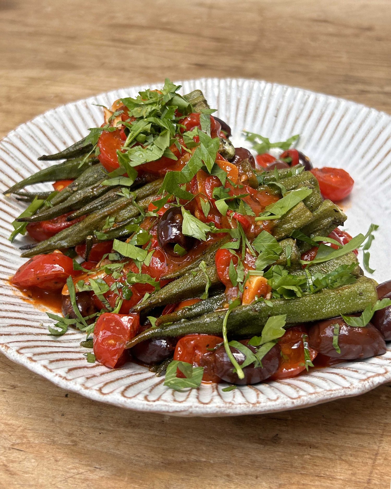 Baked okra with chilli, tomato and olives