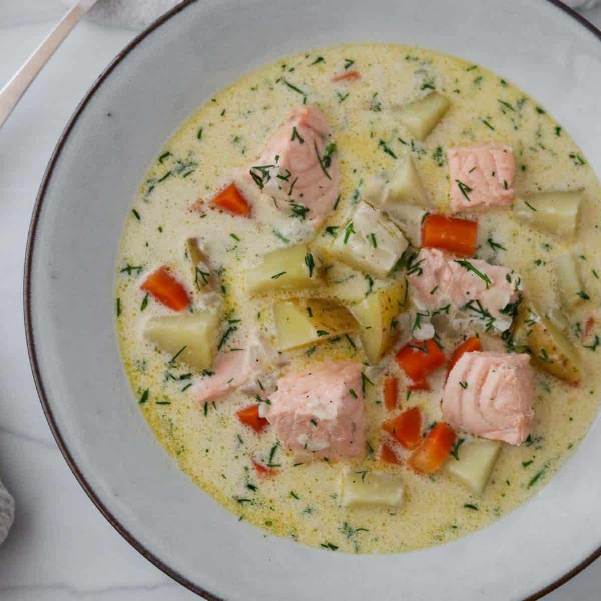 Traditional Finnish Salmon Soup (Lohikeitto)