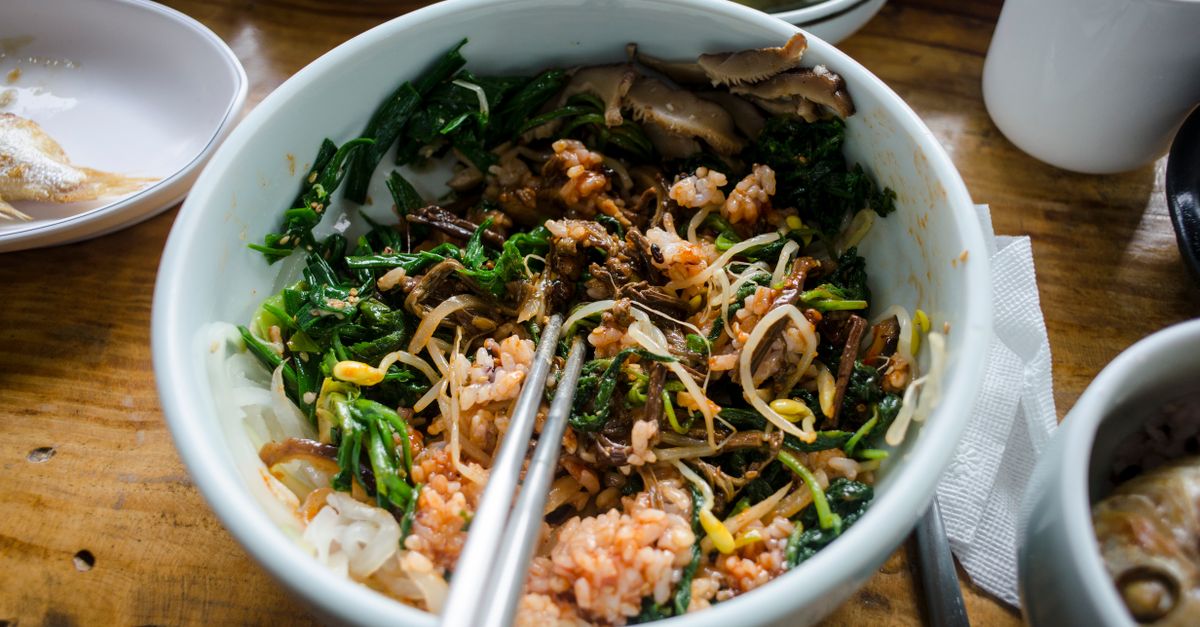 Korean Vegetarian Bibimbap with Gochujang Sauce