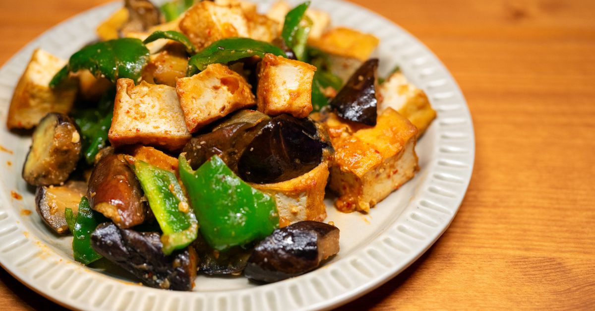 Spicy Peanut Tofu Stir-Fry with Broccoli and Peppers