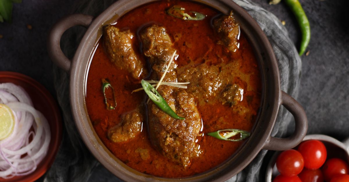 Slow-Cooked Lamb Curry with Spinach