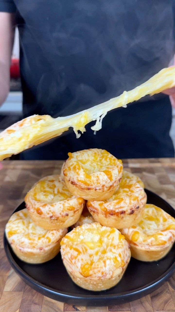 5-ingredient Pão de Queijo (Brazilian cheesy bread)