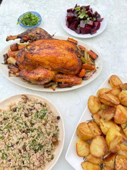 Turkish-style roast chicken with rice and currants stuffing (İç pilavlı fırın tavuk)
