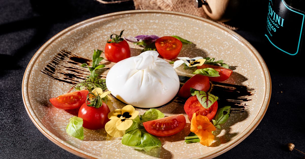 Italian Burrata and Roasted Peach Salad with Rocket and Balsamic Glaze