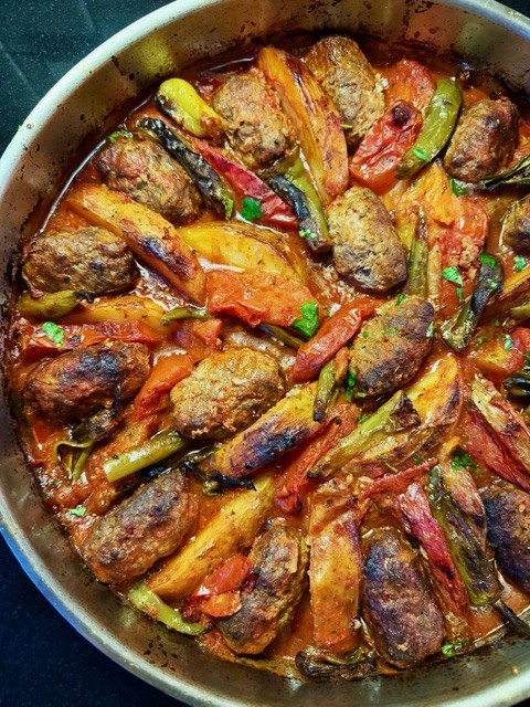 İzmir Köfte (Turkish meatballs with potatoes, tomatoes and peppers)