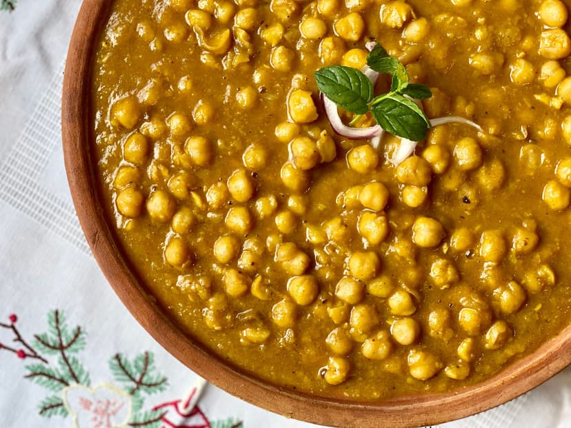 Turmeric Chickpeas with Spinach and Coconut