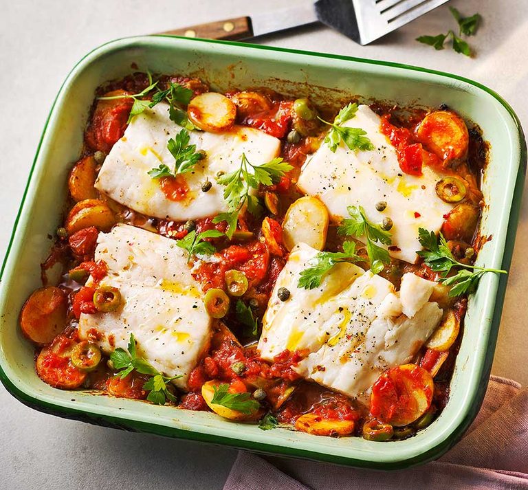 Puttanesca hake traybake