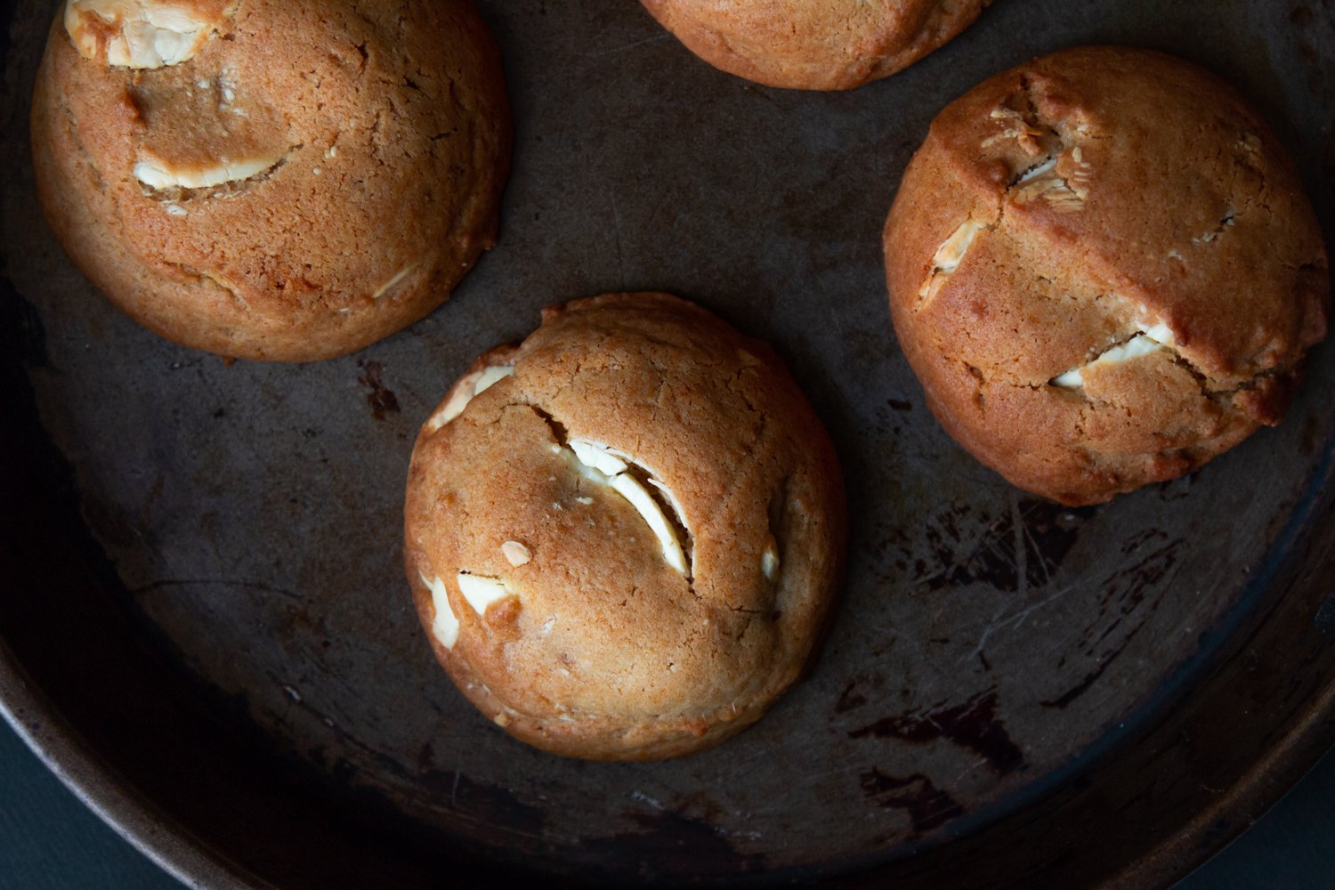 Chebakia and white chocolate cookies