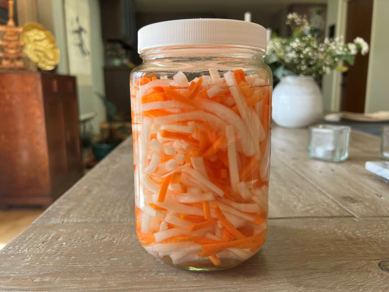 Daikon and Carrot Pickle (Đu đủ? no: Do chua)