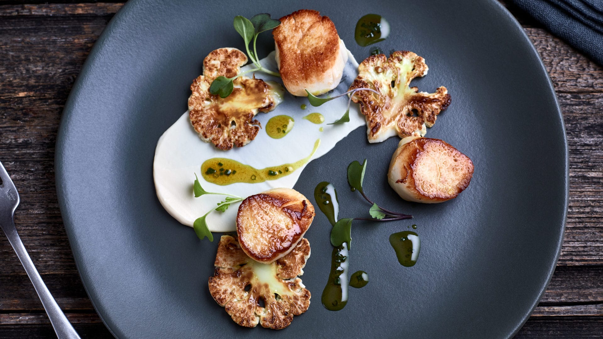 Scallops with cauliflower purée and curry oil