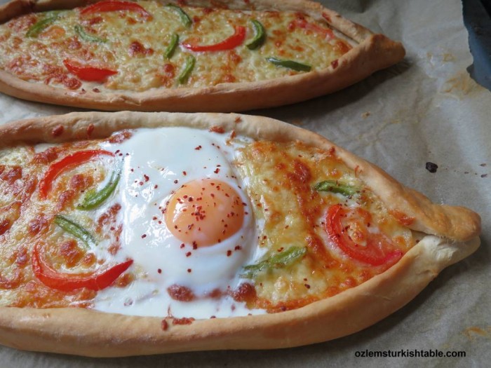 Yumurtali Pide (Turkish flatbread with cheese, tomato and cracked egg)
