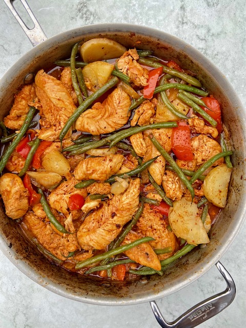 Easy one-pan chicken with vegetables (Türlü-style türlü)
