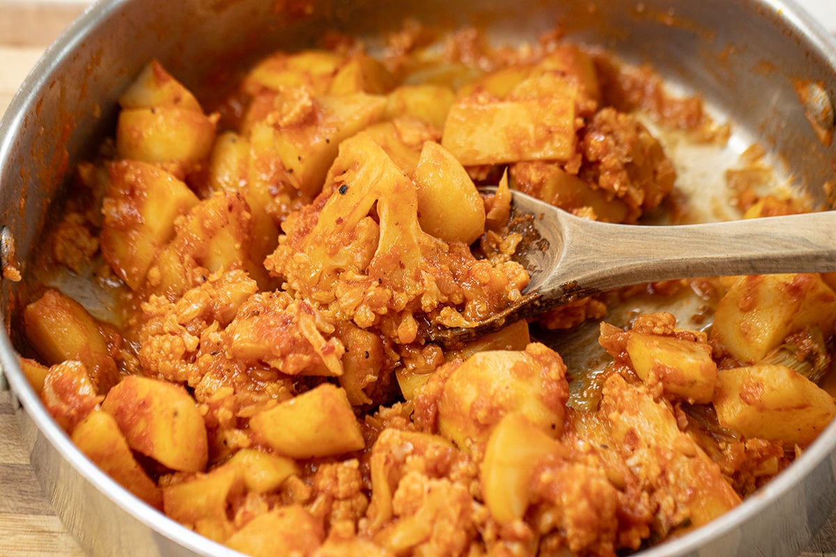 Greek Cauliflower and Potato Stew (Kounoupidi Kapama)