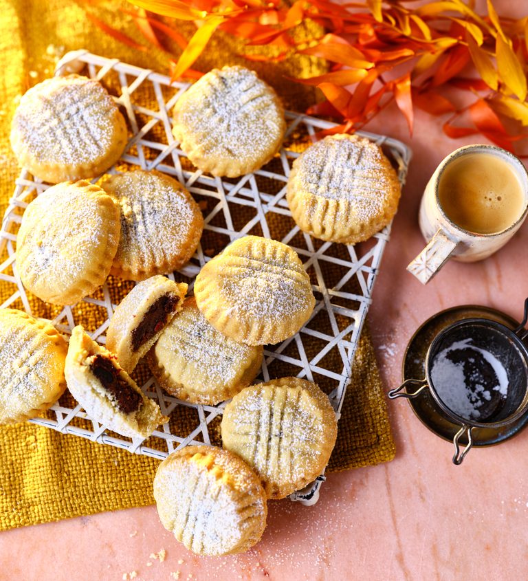 Maamoul (date cookies)