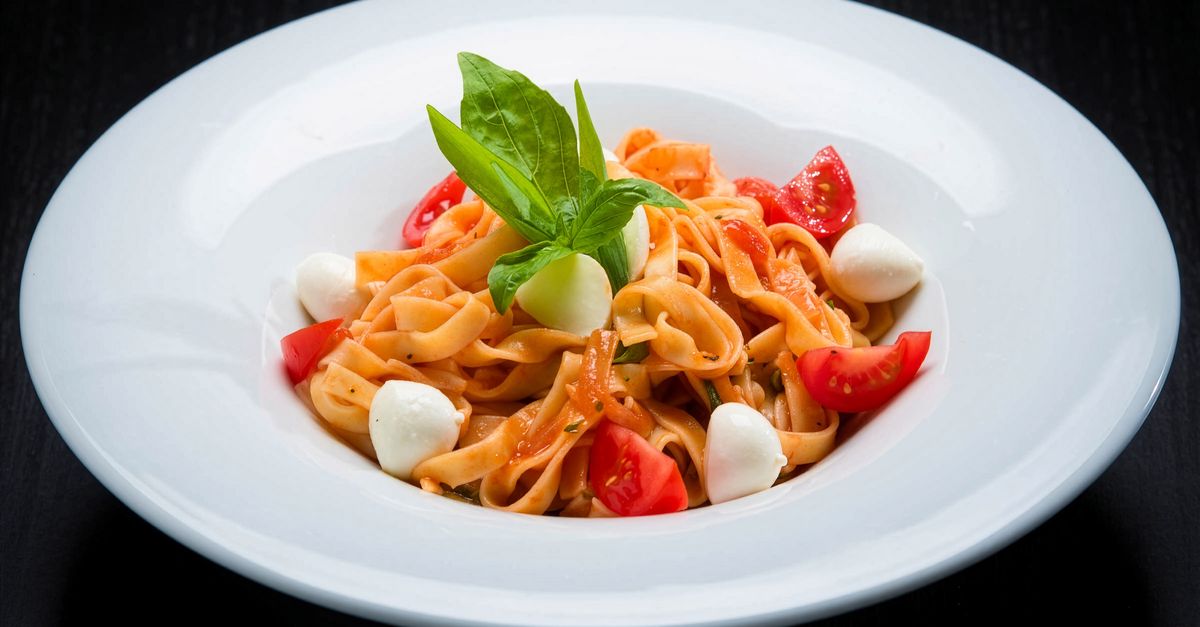 Italian Caprese Pasta with Fresh Basil