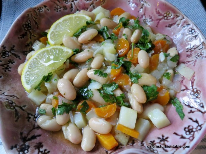 Fasulye Pilaki (White beans cooked in olive oil with vegetables)