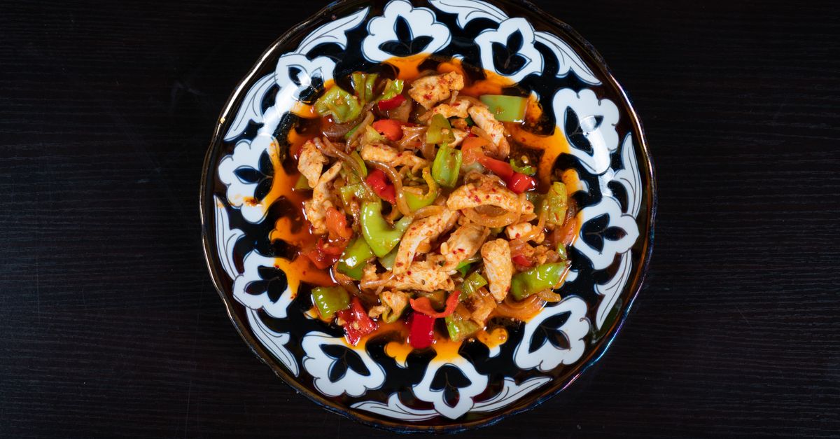 Quick Chicken and Pepper Stir-Fry with Peanut Crunch