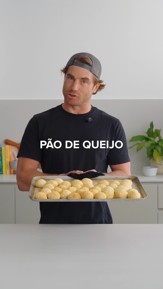 Brazilian pão de queijo (cheese bread)