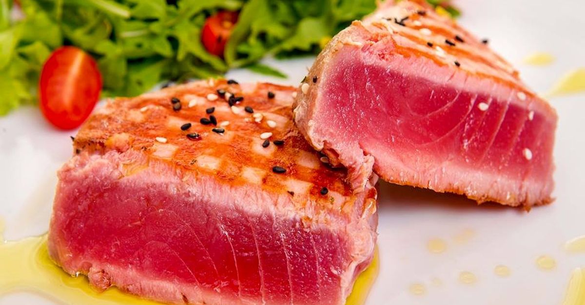 Mediterranean Seared Tuna Salad with Cannellini Beans and Citrus Dressing