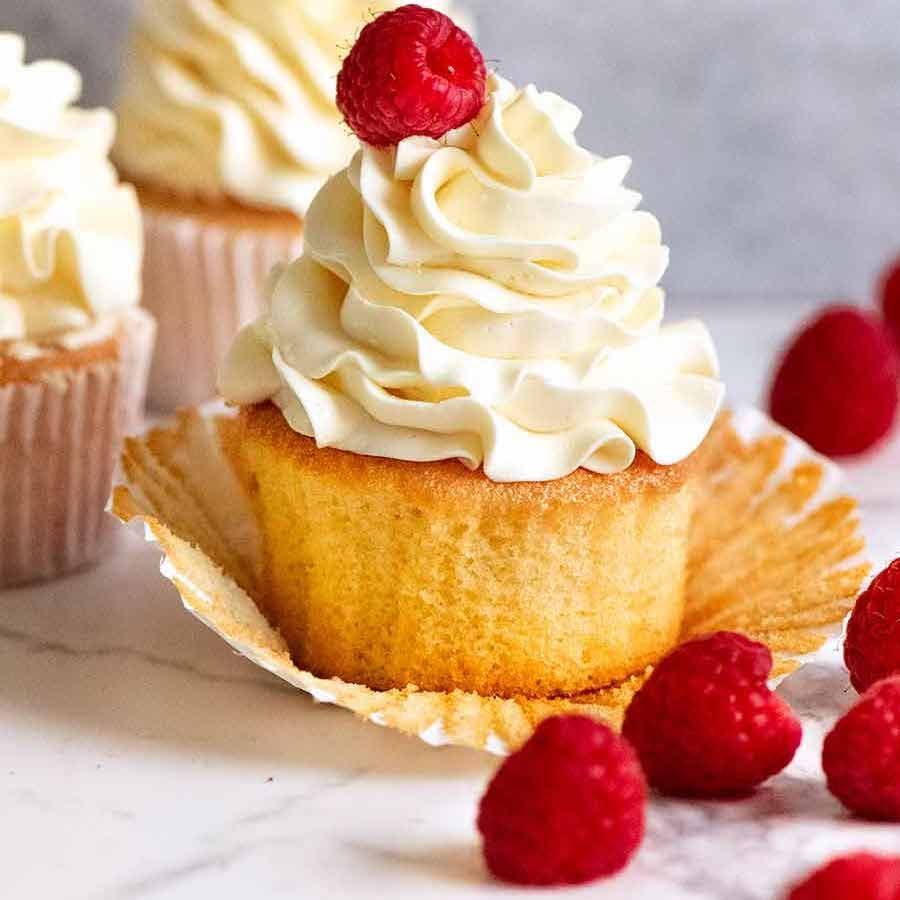 Vanilla cupcakes (stay moist 4 days)