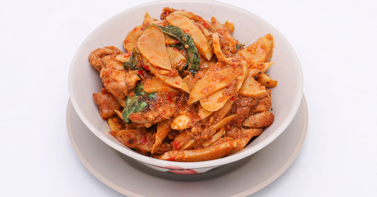Thai Red Curry Stir-Fried Tofu with Broccoli & Cashews
