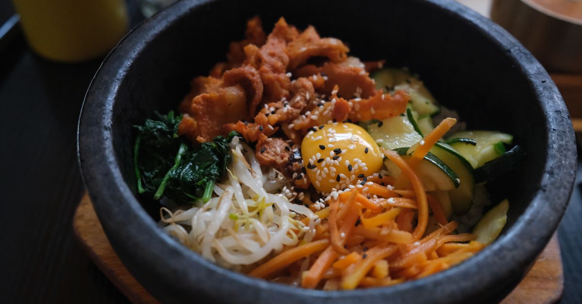 Korean-Inspired Gochujang Sesame Veggie Bibimbap with Crispy Halloumi