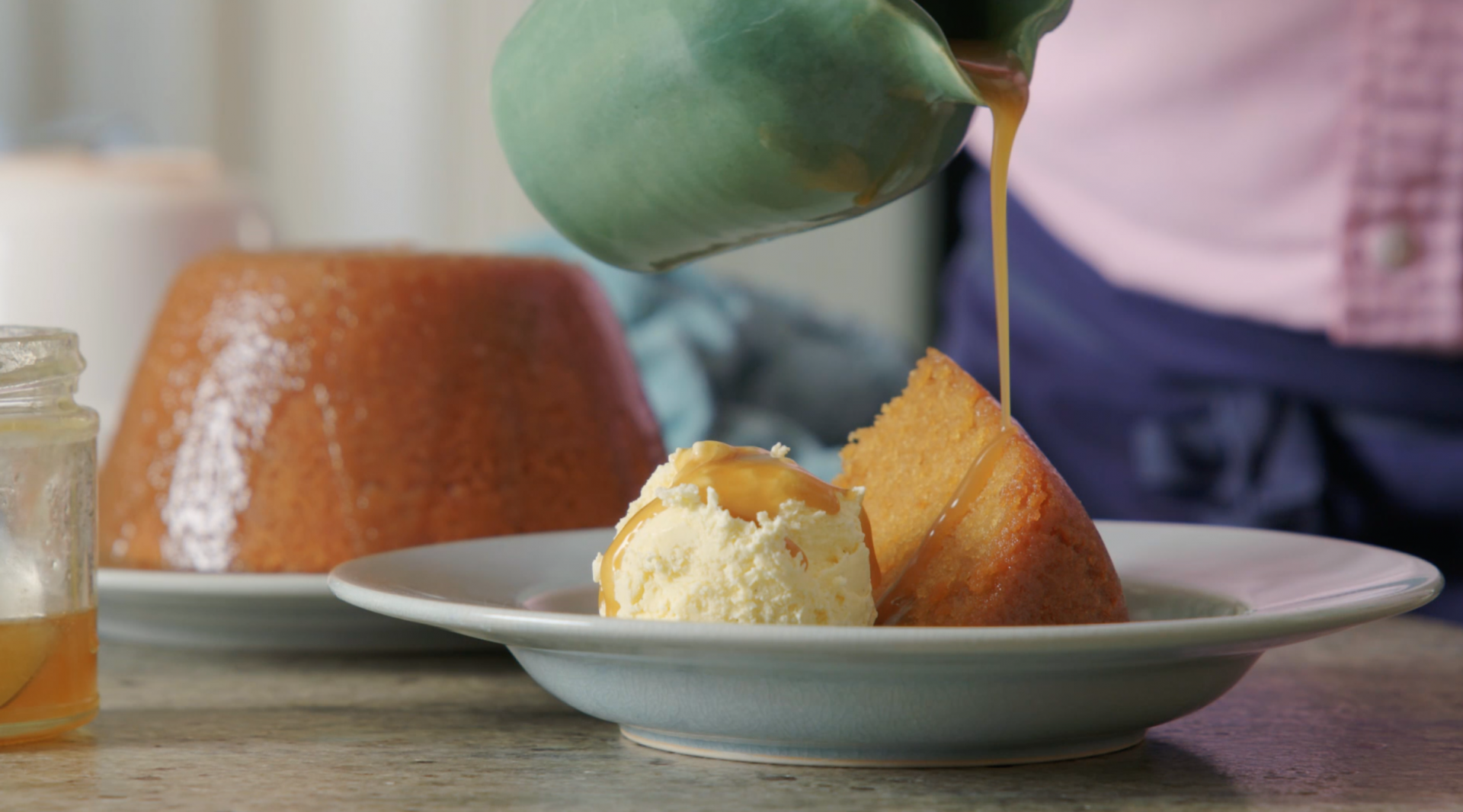 Steamed sponge pudding with honey butterscotch sauce