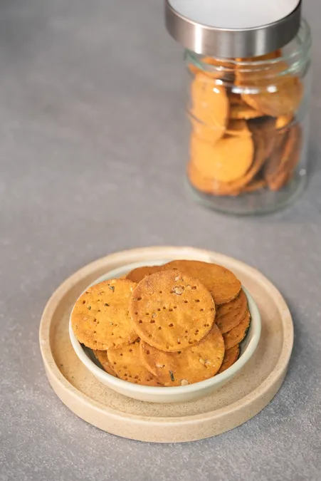 Masala Mathri (Air-fried)
