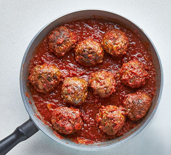 Classic homemade meatballs with tomato sauce and spaghetti