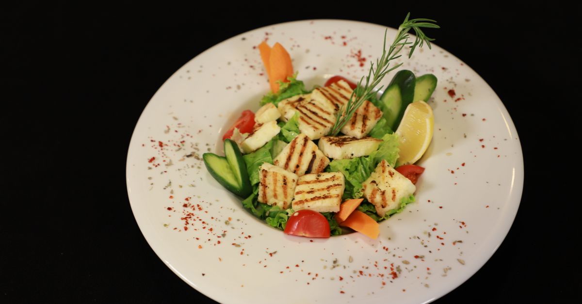Halloumi and Fig Salad with Rocket and Lemon Dressing
