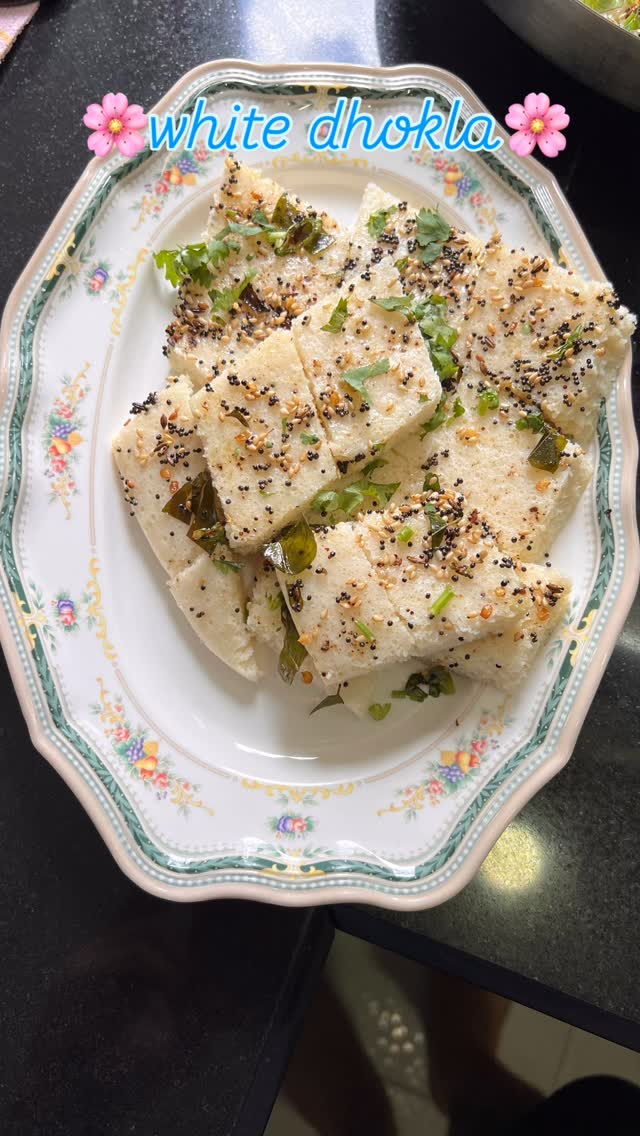 White Dhokla (Gujarati farsan)