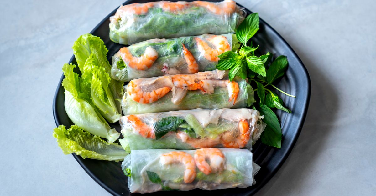 Vietnamese Fresh Spring Rolls with Peanut Dipping Sauce