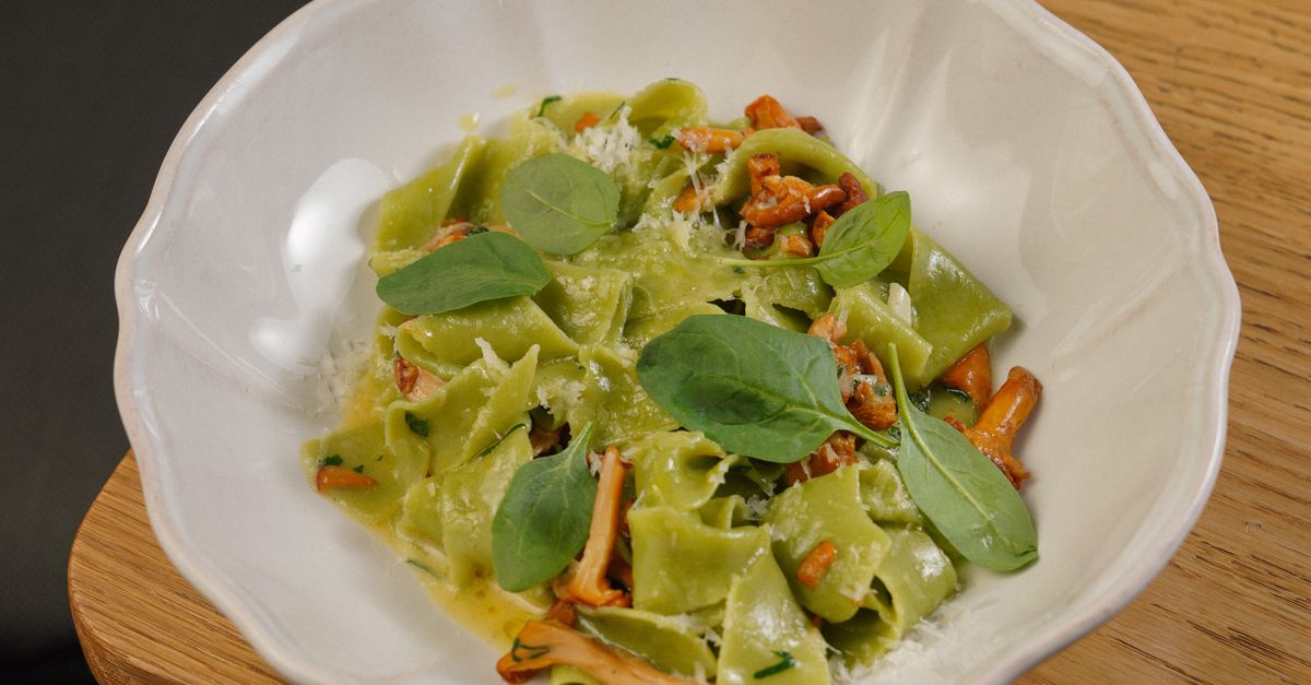 Creamy Mushroom and Spinach Pasta with Toasted Walnuts
